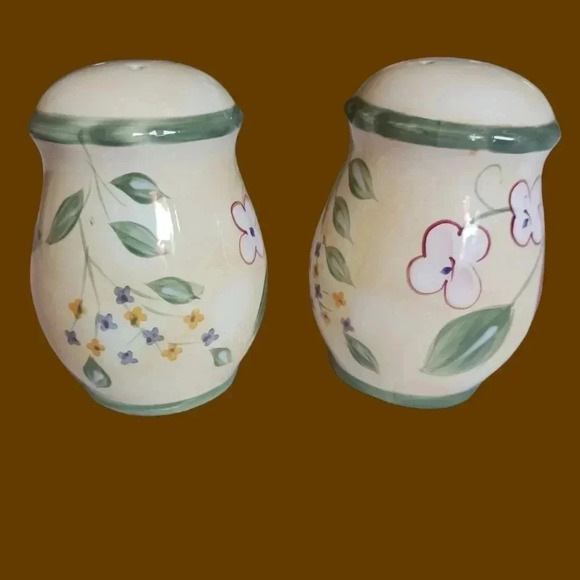 Salt & pepper shakers set collectible - Picture 2 of 4